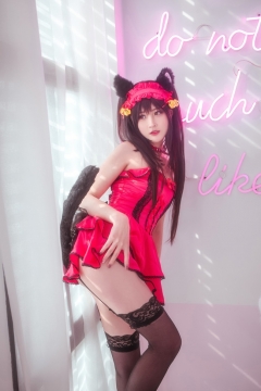 性感翘臀黑丝美腿猫女郎