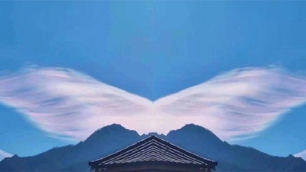 四川泸沽湖七彩祥云图片