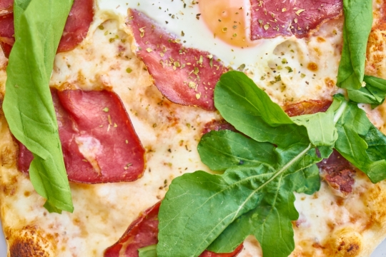 欧美牛肉蔬菜芝士披萨美食