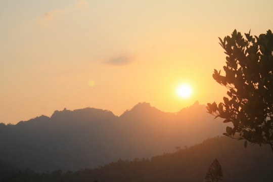 高山深处日落风光美景特写