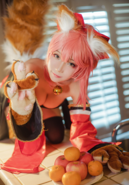 美女摄影_爆乳美女喂食私房诱惑