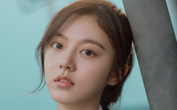 赵今麦制服性感高清桌面壁纸