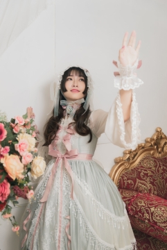 美女摄影_捧花Lolita洋装美女高清写真