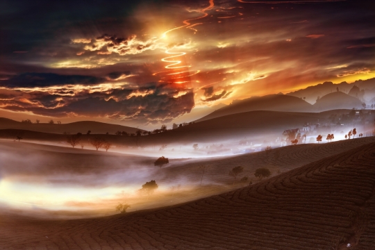 灿烂夕阳日光挥洒田野云雾风景