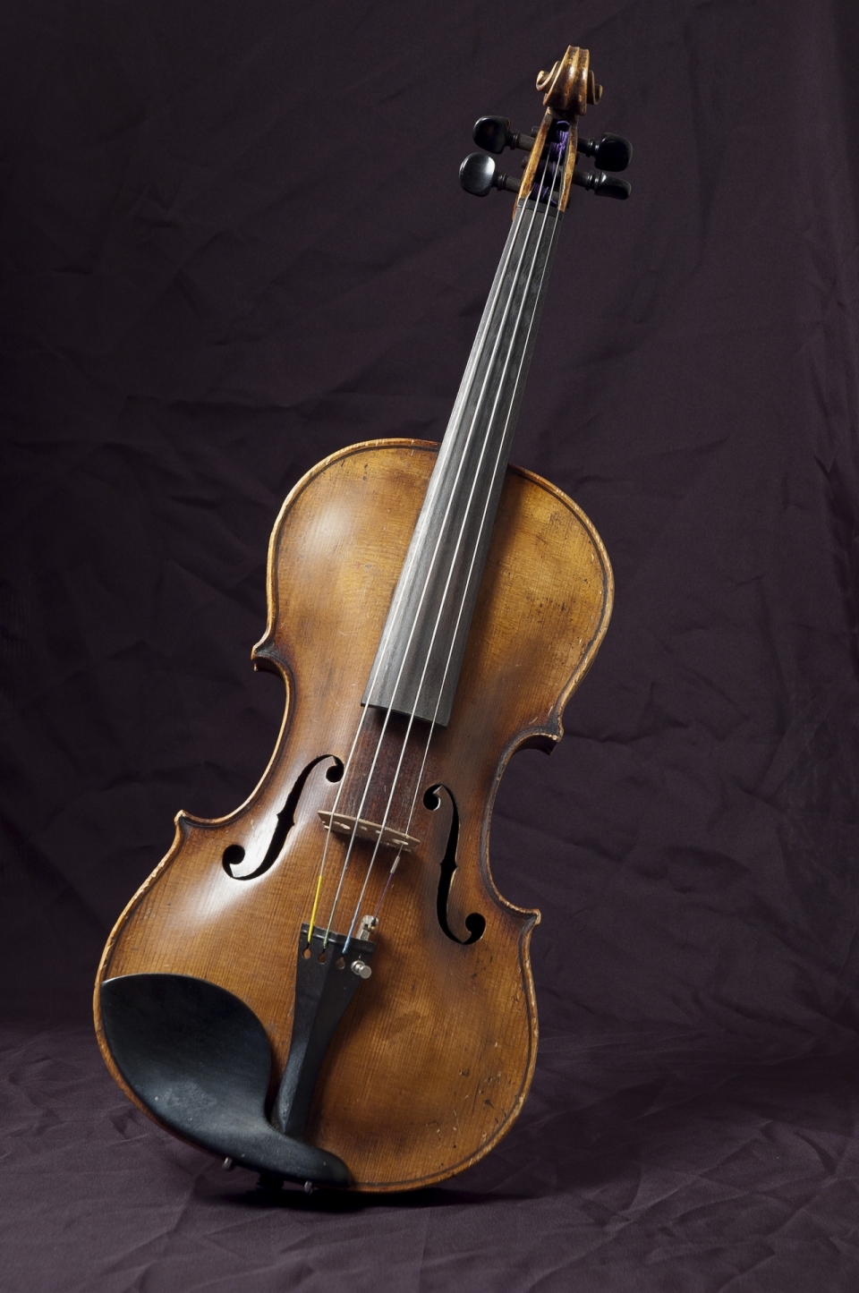 昂贵古典小提琴弓弦乐器