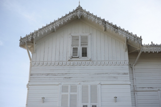 白色木头房子欧式风格建筑