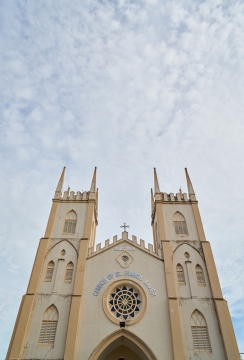 壮丽天空之下神圣的教堂
