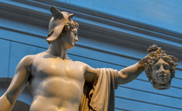 拿美杜莎头颅珀耳修斯白色石质历史古老雕像