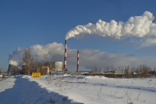 郊外火力发电厂建筑蒸汽外景