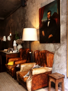 有画像和大理石墙壁的古典文艺室内摄影