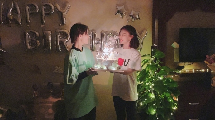 袁姗姗生日会张馨予图片