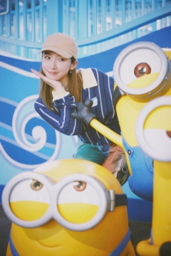 孟美岐加盟max音乐节写真图片