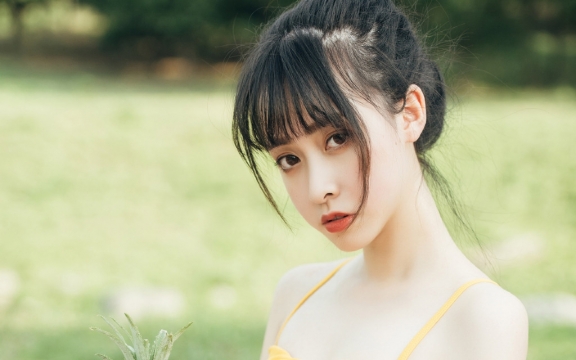 性感美女春天吊带裙高清桌面壁纸