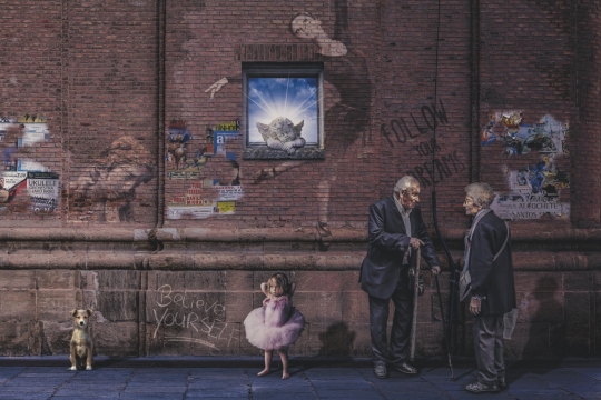 破旧古老城市街道女孩老人艺术绘画