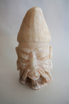 室内白色背景石质艺术雕像