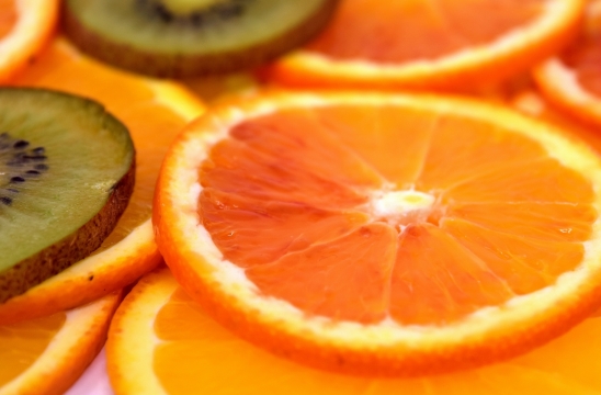 微距摄影_桌面摆放切片水果微距特写