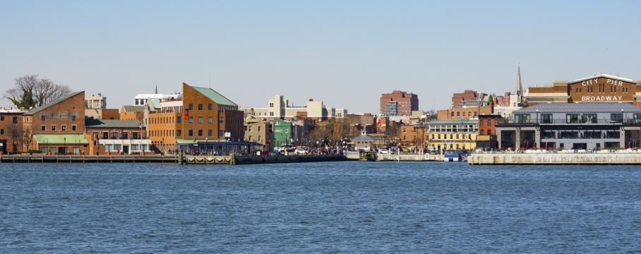 蓝色大海天空间城市街道建筑全景