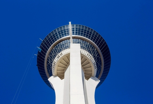 阳光蓝色天空现代城市建筑