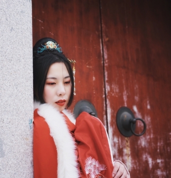 红衣汉服仕女古装摄影