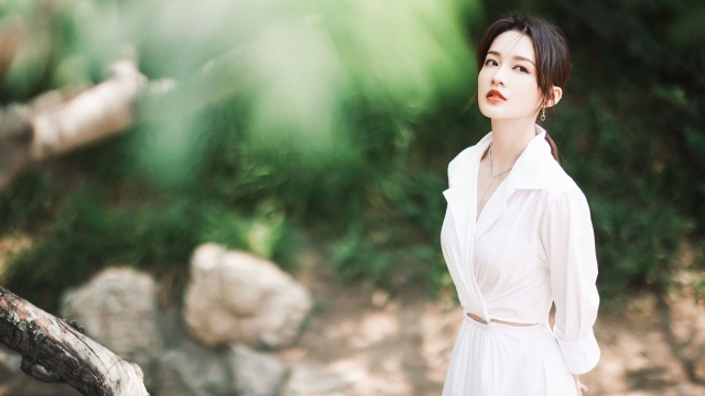 美女明星李沁高清桌面壁纸