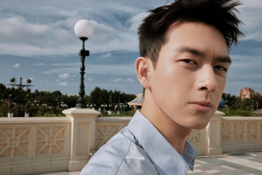 帅气男明星李现写真图片