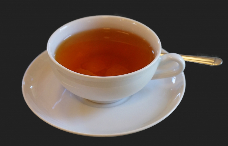 黑色背景白色茶杯茶具美味红茶饮品