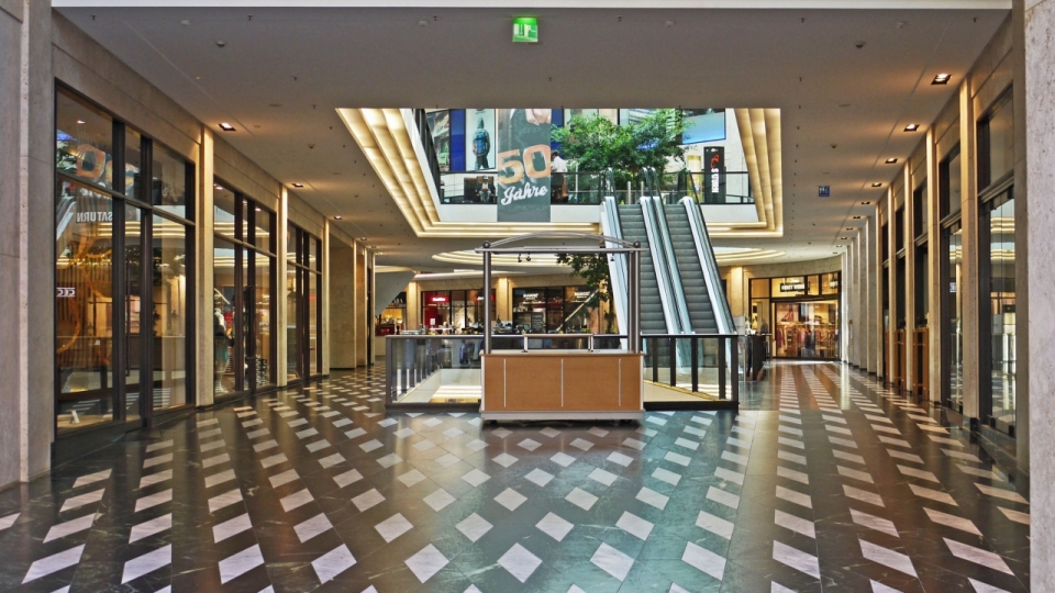 建筑摄影_现代城市购物商场简洁空旷建筑室内