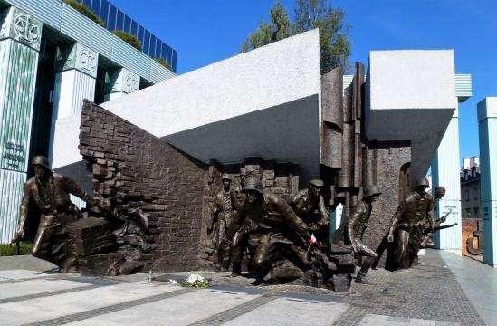 阳光城市街道现代艺术雕像