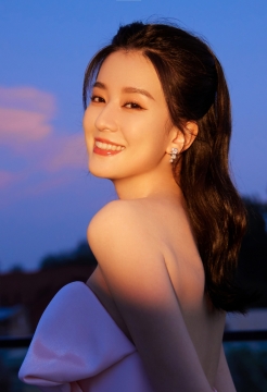 露背美女明星乔欣性感写真图片