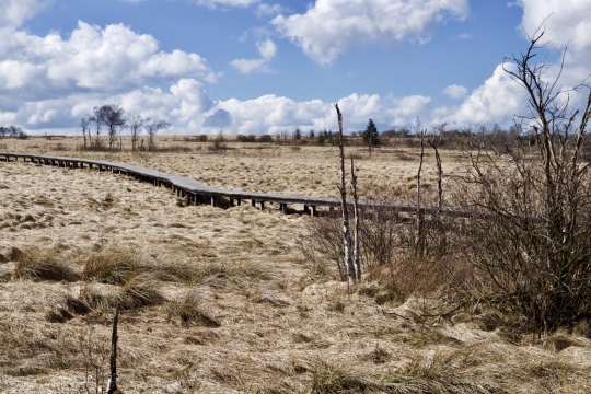 蓝天白云空旷荒凉自然户外