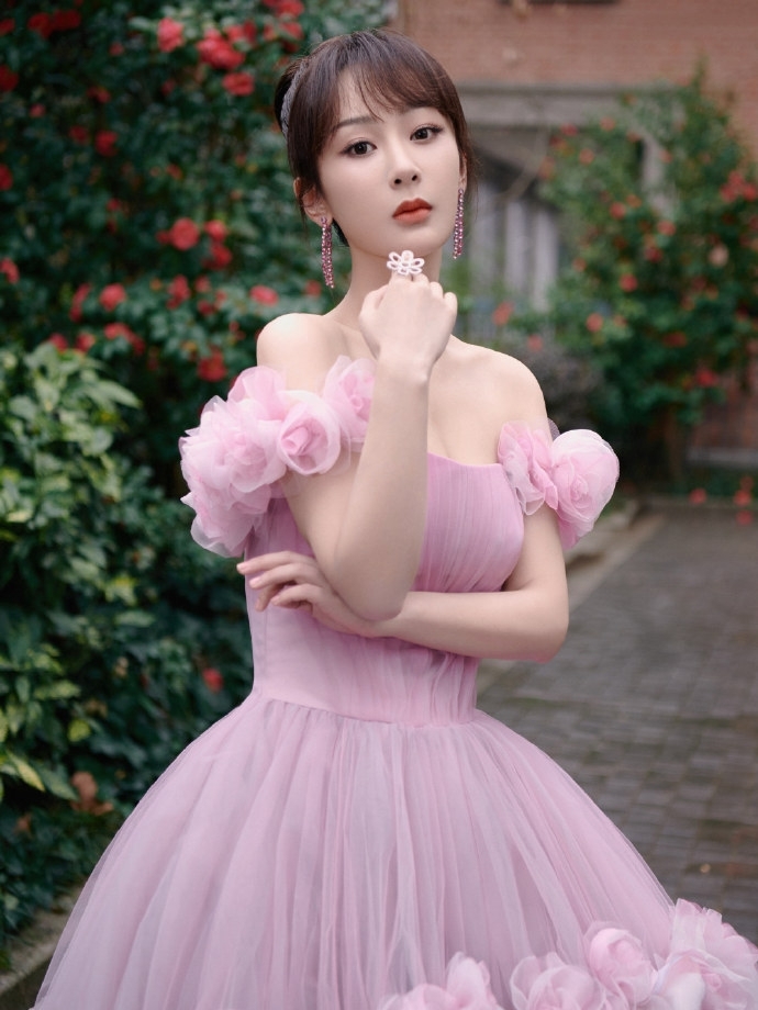 美女明星杨紫妩媚优雅性感写真