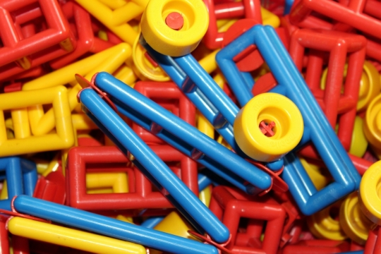 红色蓝色黄色儿童玩具