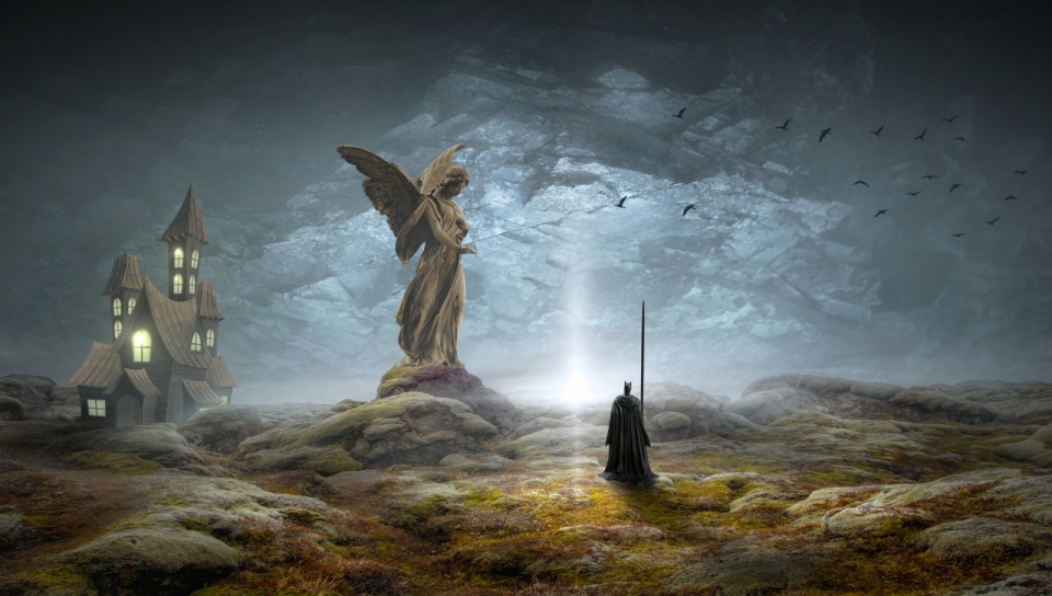魔幻风格天使雕像与黑衣长袍神秘人