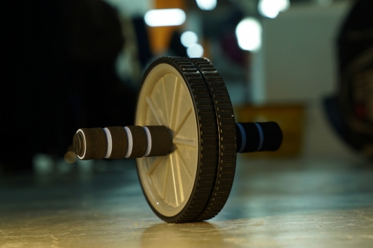 直立着的手推轮高清摄影