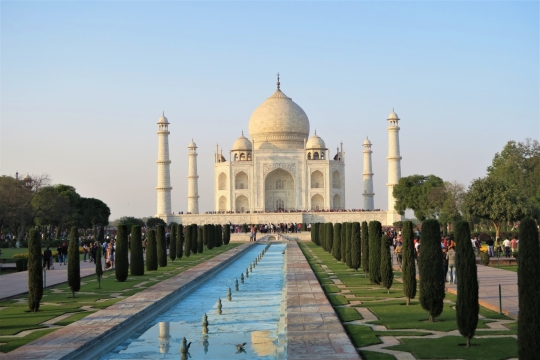 游人如织的印度泰姬陵