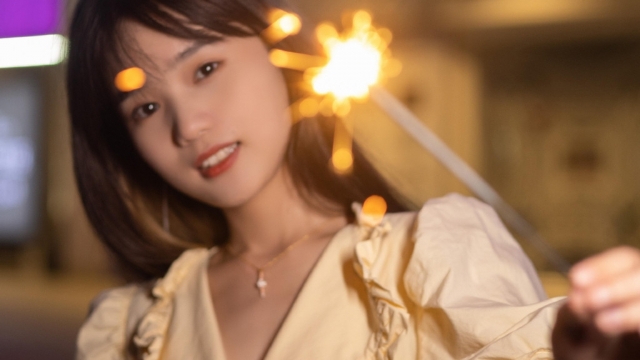 清纯可爱自然漂亮好看甜美微笑女孩高清桌面壁纸