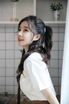 冯提莫校花性感撩人写真