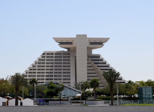 阳光蓝色天空现代城市创意建筑