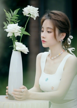 网红美女冯提莫性感撩人写真