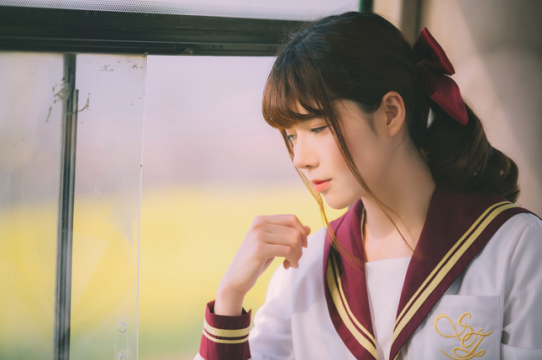 小清新制服美女窗边特写