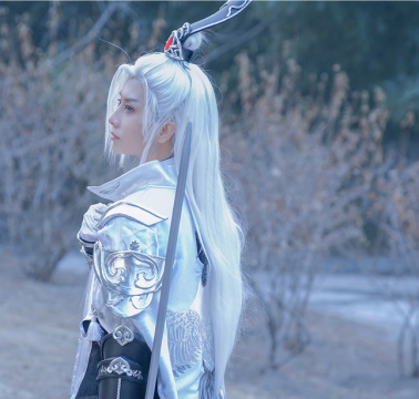 人物摄影_帅气coser负剑而立古装特写