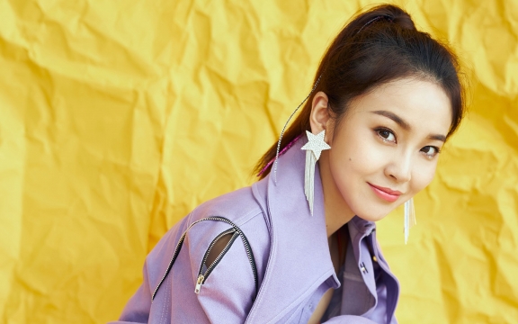 张佳宁运动风西装美丽漂亮高清桌面壁纸