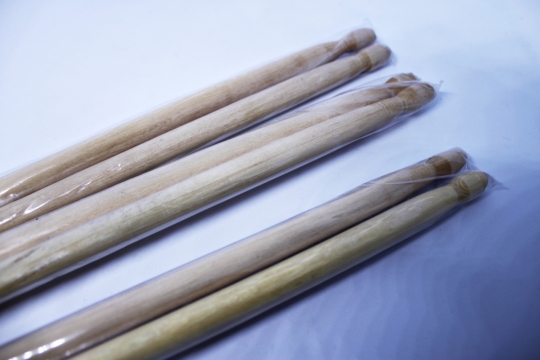 室内白色桌面木制体术天然黄色鼓棒