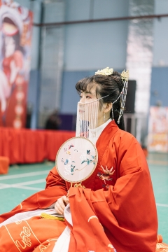 汉服团扇红色襦裙花钿美女
