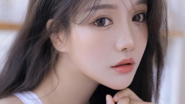 氧气美女妩媚高清桌面壁纸