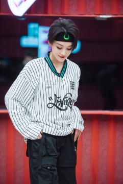 性感美女明星张馨予露娜猫图片