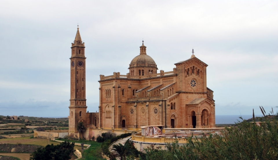 马耳他戈佐岛巨大神圣古老教堂建筑