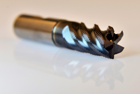 白色桌面黑色钻头电钻部件工业设计