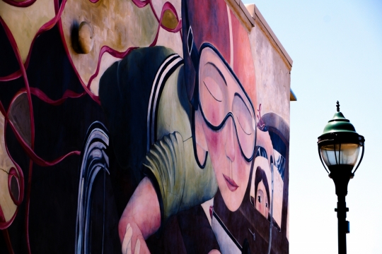 整面墙体彩绘3D涂鸦和路灯