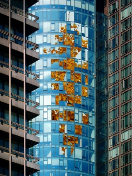 高楼大厦玻璃外墙合成美图